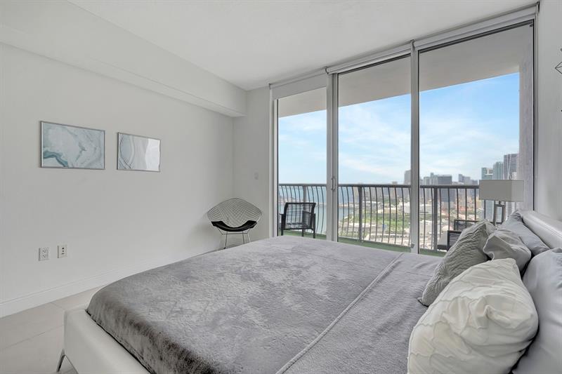 Image 22 of 56 For 1750 Bayshore Dr  4810