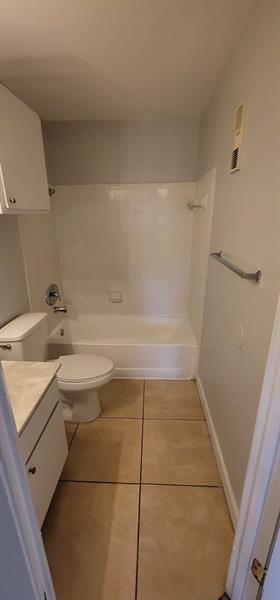 Image 13 of 16 For 4090 Pine Island Rd  303