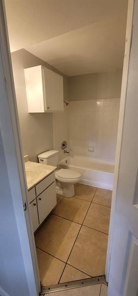 Image 14 of 16 For 4090 Pine Island Rd  303