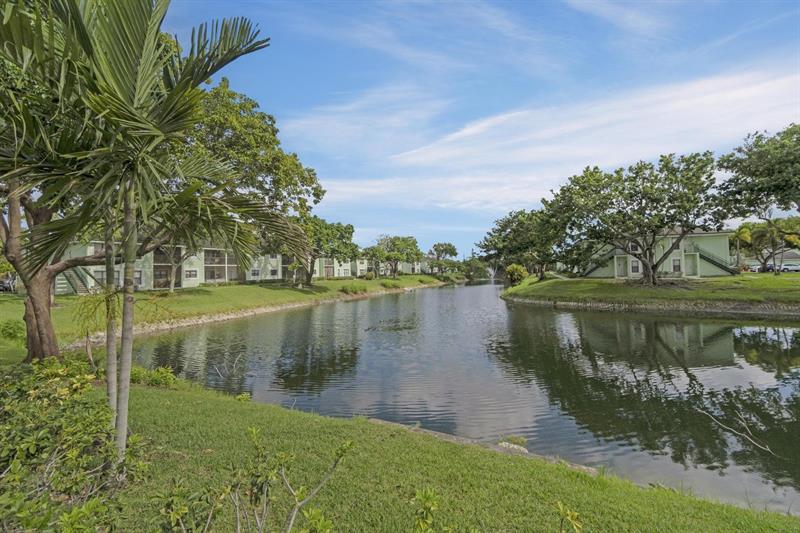 Image 6 of 16 For 4090 Pine Island Rd  303