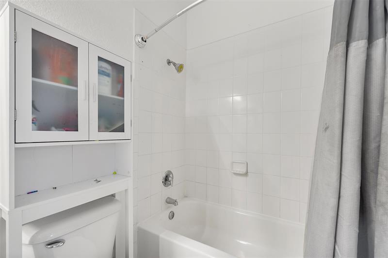 Image 10 of 19 For 5921 Riverside Ave