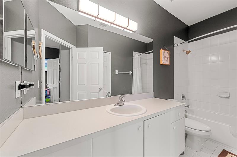 Image 11 of 19 For 5921 Riverside Ave
