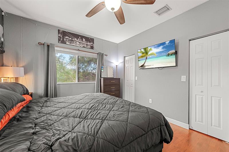 Image 14 of 19 For 5921 Riverside Ave