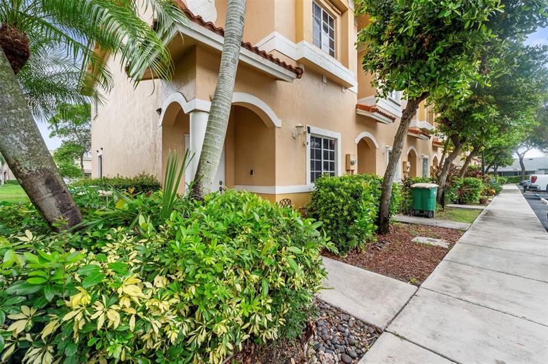 Image 19 of 19 For 5921 Riverside Ave
