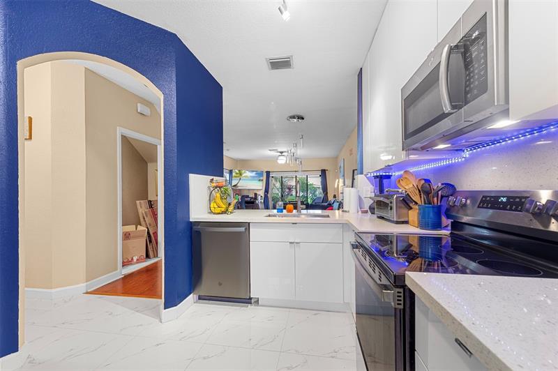 Image 7 of 19 For 5921 Riverside Ave