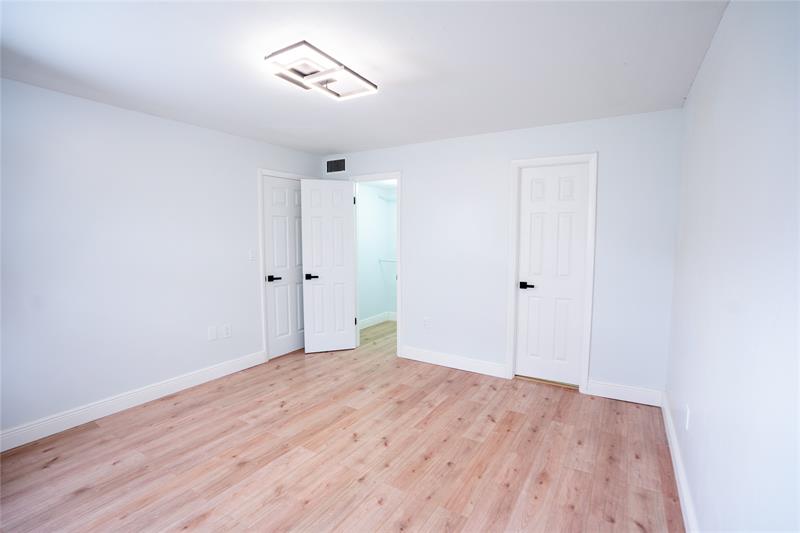 Image 18 of 24 For 2780 Pine Island Rd  211