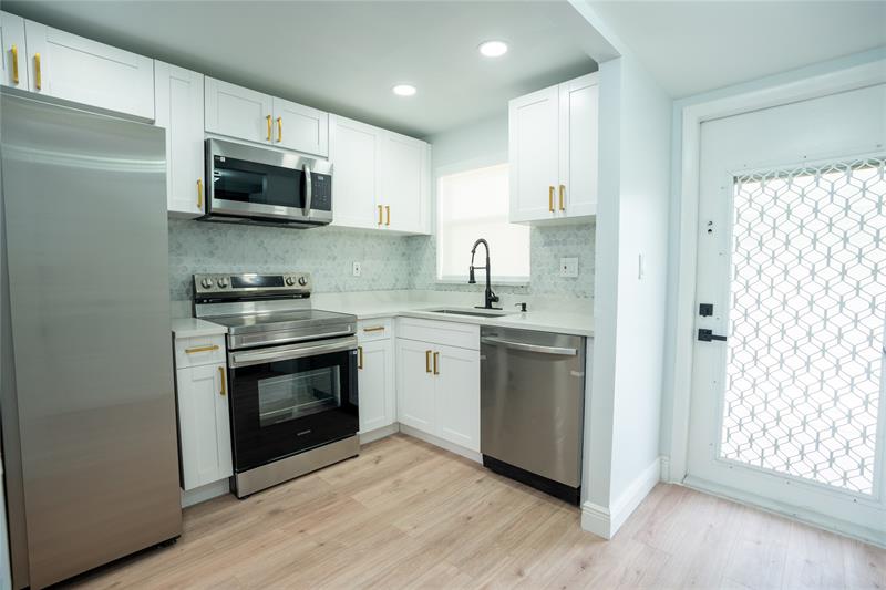 Image 6 of 24 For 2780 Pine Island Rd  211
