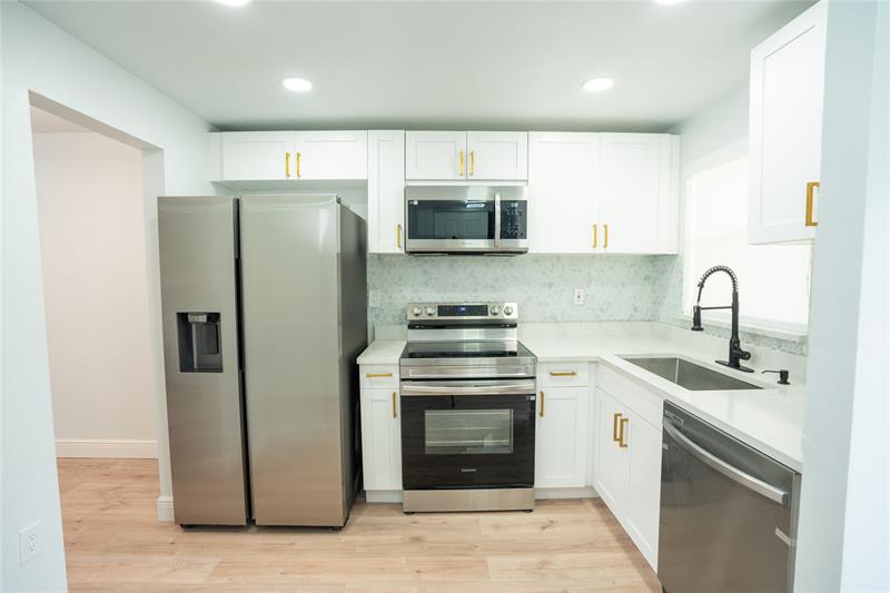 Image 7 of 24 For 2780 Pine Island Rd  211
