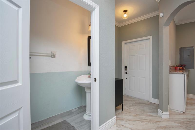 Image 13 of 31 For 8805 Isles Cir