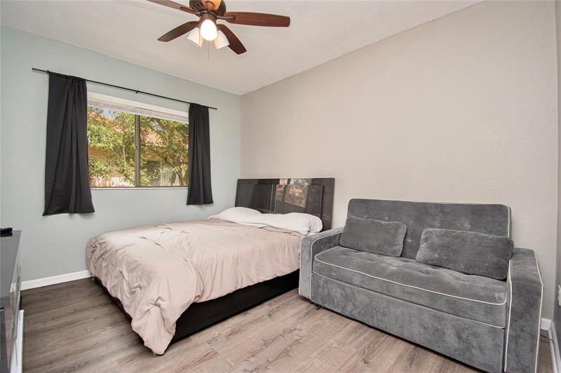 Image 17 of 31 For 8805 Isles Cir