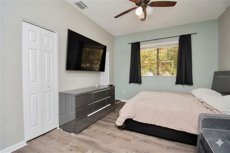 Image 18 of 31 For 8805 Isles Cir