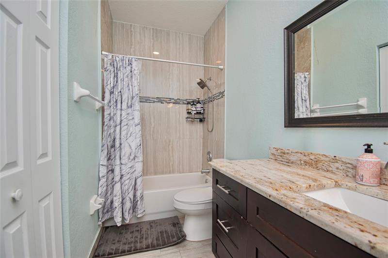 Image 19 of 31 For 8805 Isles Cir