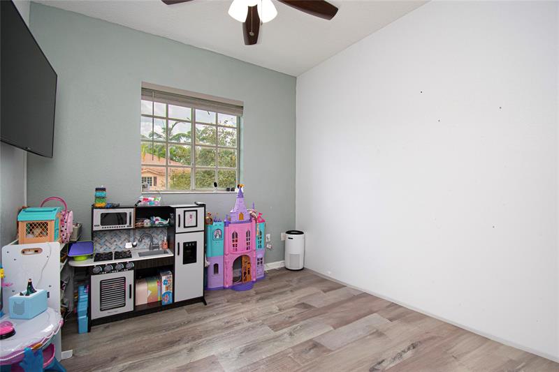 Image 21 of 31 For 8805 Isles Cir