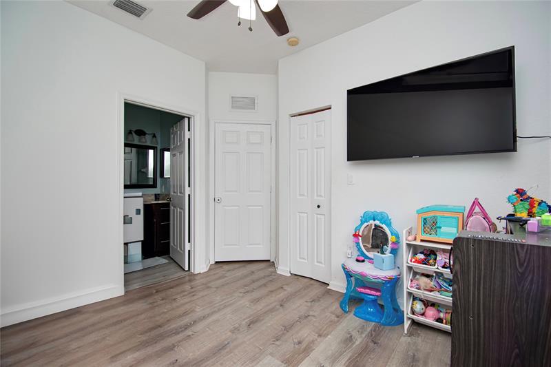 Image 22 of 31 For 8805 Isles Cir