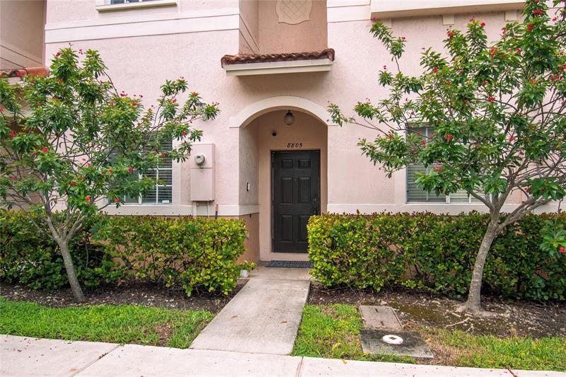Image 4 of 31 For 8805 Isles Cir
