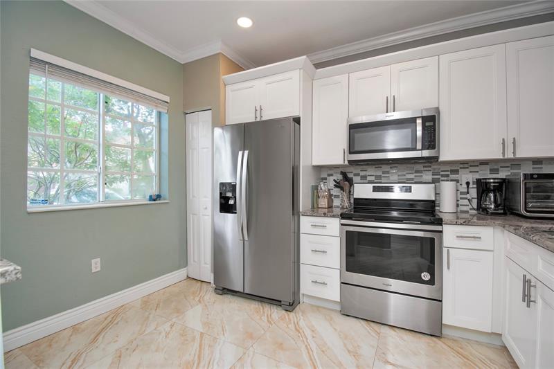 Image 5 of 31 For 8805 Isles Cir