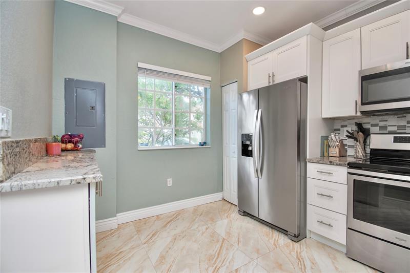 Image 6 of 31 For 8805 Isles Cir