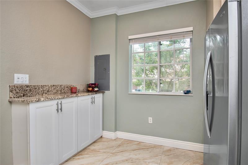 Image 7 of 31 For 8805 Isles Cir