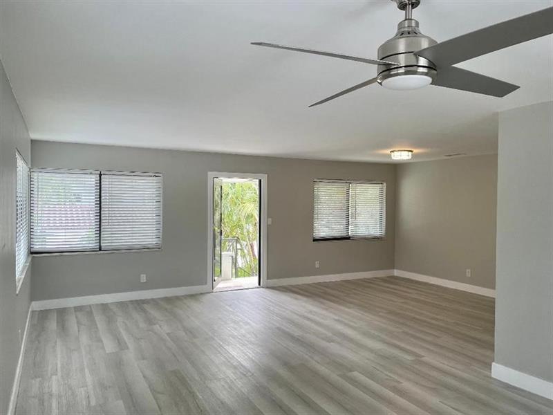 Image 4 of 19 For 821 Victoria Park Rd  7