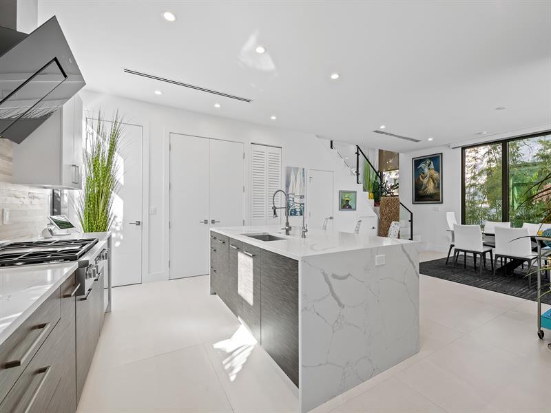 Image 23 of 47 For 1205 1st St  