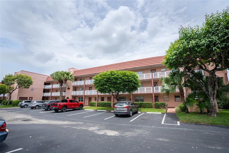 Image 21 of 25 For 9601 Sunrise Lakes Blvd  311