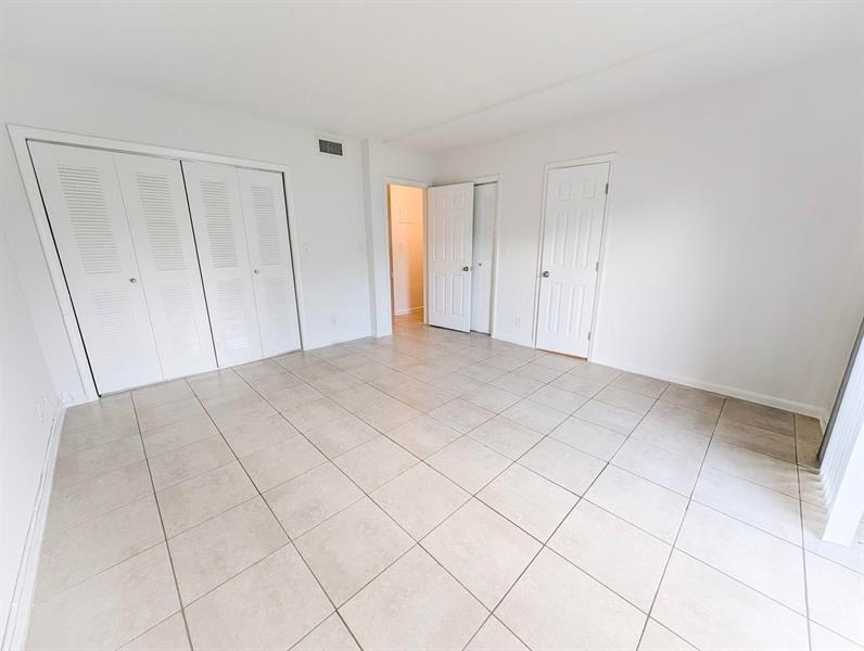 Image 7 of 8 For 3800 Riverside Dr  5