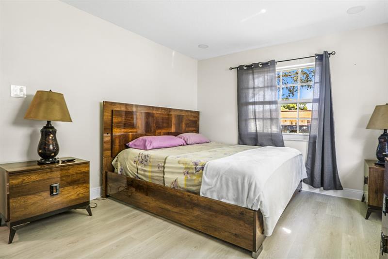 Image 23 of 33 For 7480 13th Ct