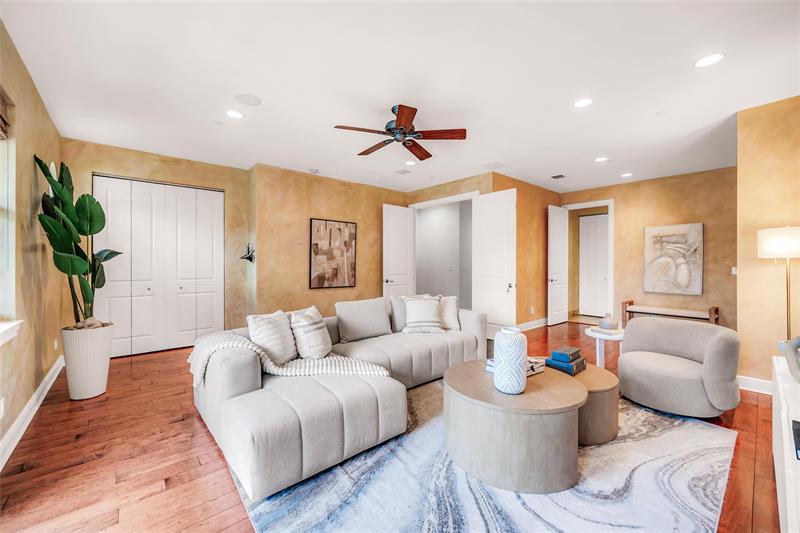 Image 52 of 81 For 1025 2nd Ct  1025
