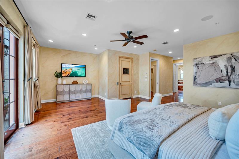 Image 70 of 81 For 1025 2nd Ct  1025