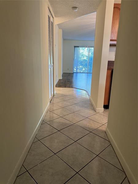 Image 3 of 12 For 1075 Riverside Dr  406