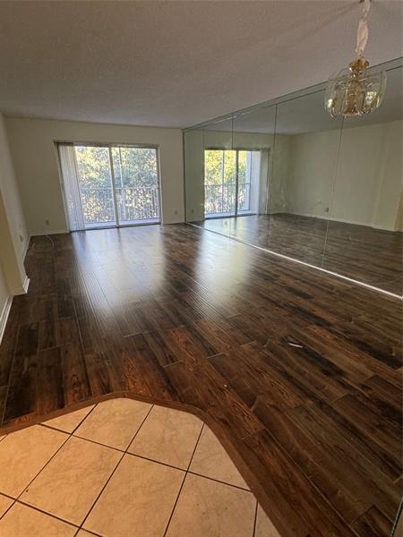Image 6 of 12 For 1075 Riverside Dr  406