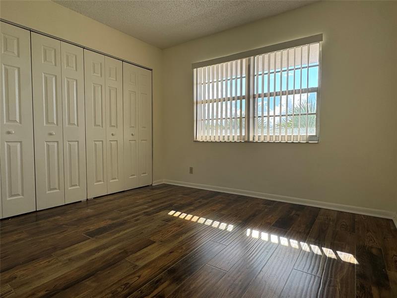 Image 7 of 12 For 1075 Riverside Dr  406