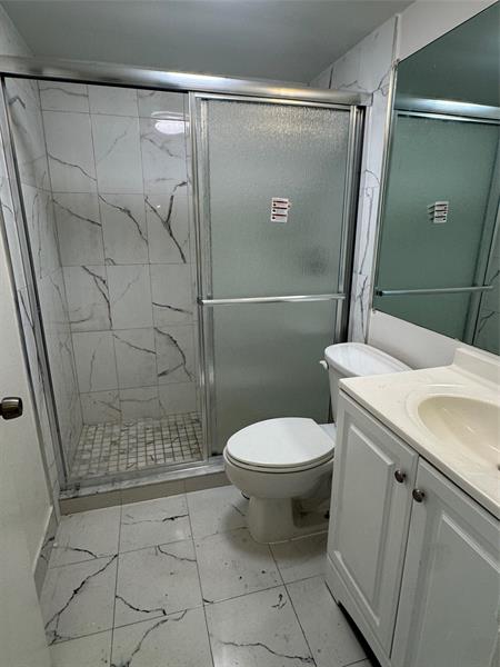 Image 8 of 12 For 1075 Riverside Dr  406