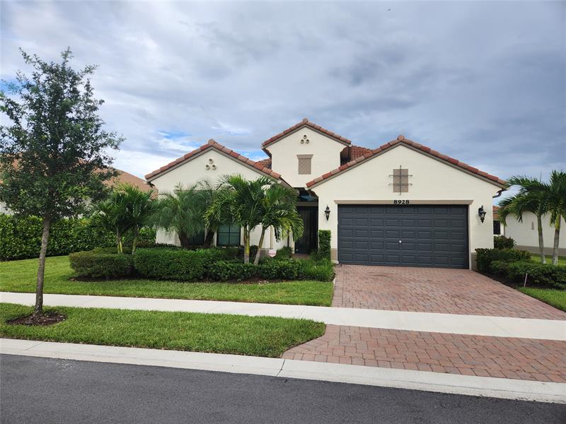 Listing Details for 8928 Bastille Cir, Pompano Beach, FL 33076