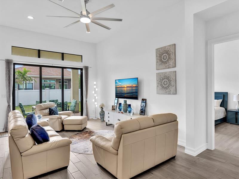 Image 10 of 98 For 8928 Bastille Cir