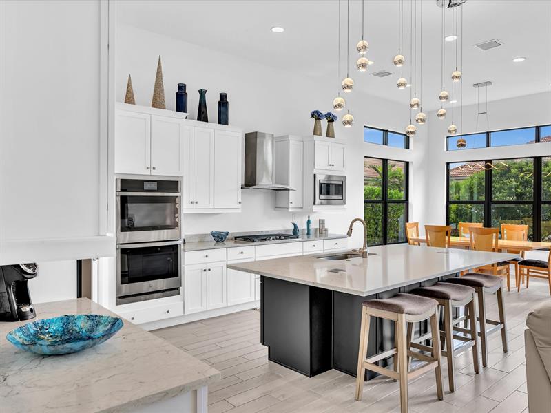 Image 11 of 98 For 8928 Bastille Cir