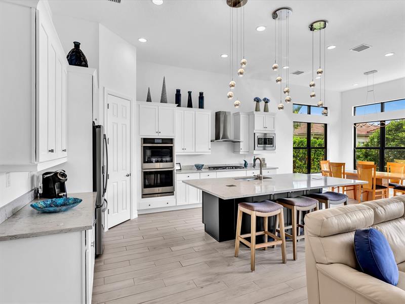 Image 13 of 98 For 8928 Bastille Cir