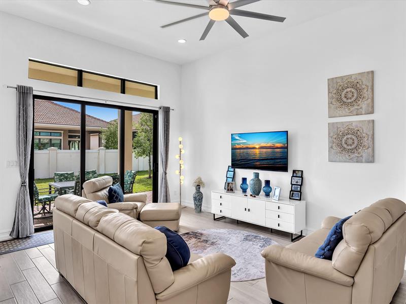 Image 14 of 98 For 8928 Bastille Cir