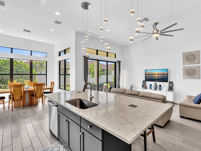 Image 16 of 98 For 8928 Bastille Cir