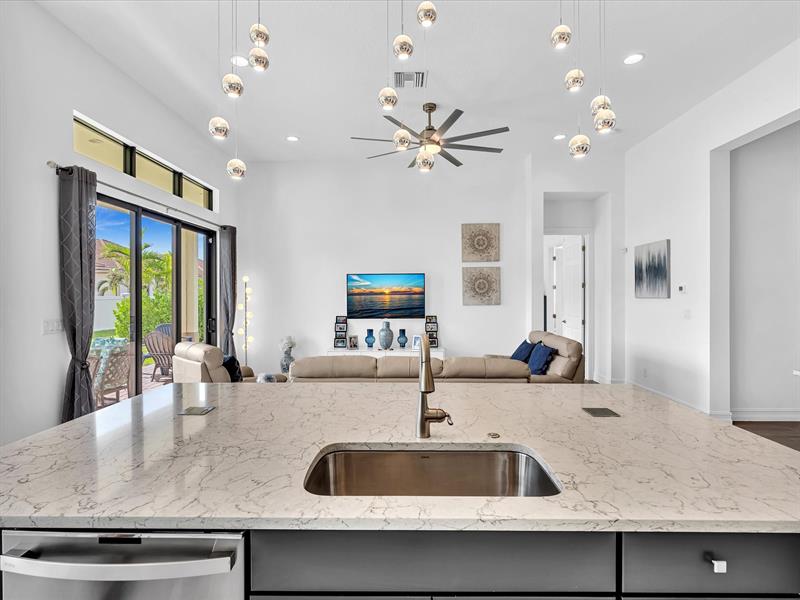 Image 17 of 98 For 8928 Bastille Cir