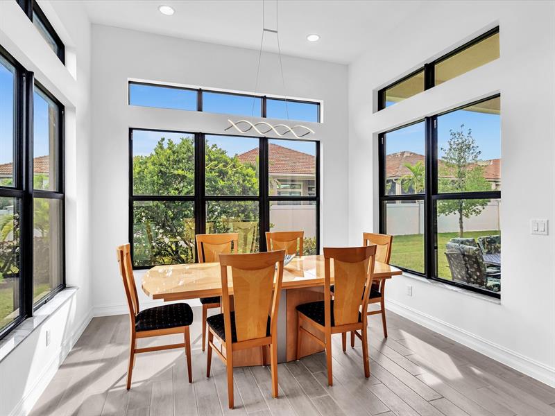 Image 18 of 98 For 8928 Bastille Cir