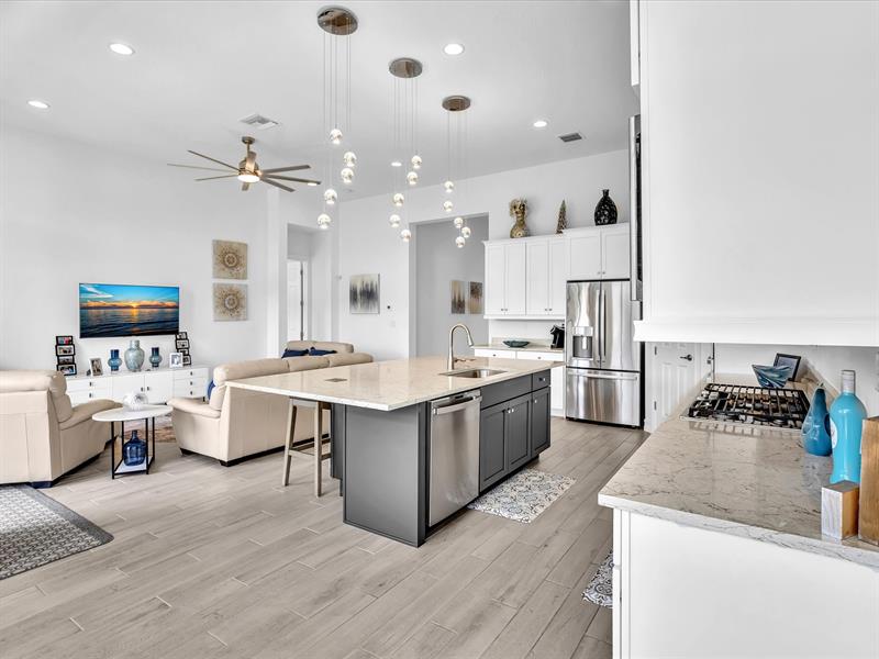 Image 22 of 98 For 8928 Bastille Cir