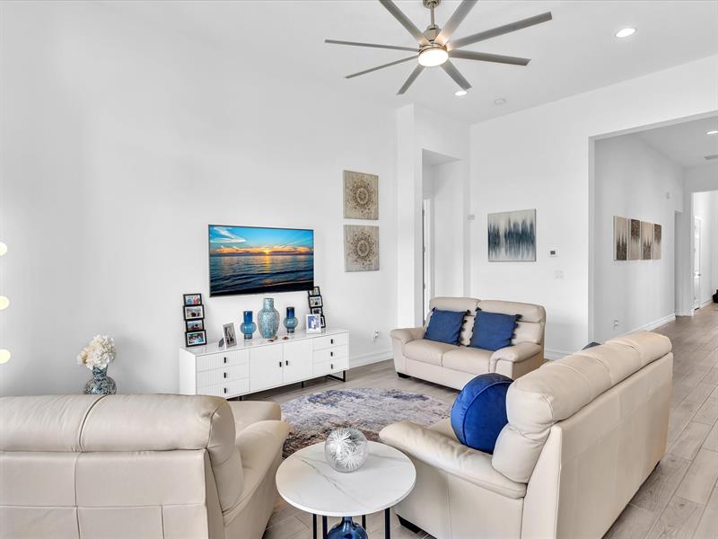 Image 25 of 98 For 8928 Bastille Cir