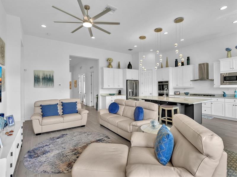 Image 28 of 98 For 8928 Bastille Cir