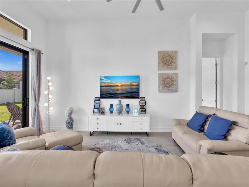 Image 35 of 98 For 8928 Bastille Cir