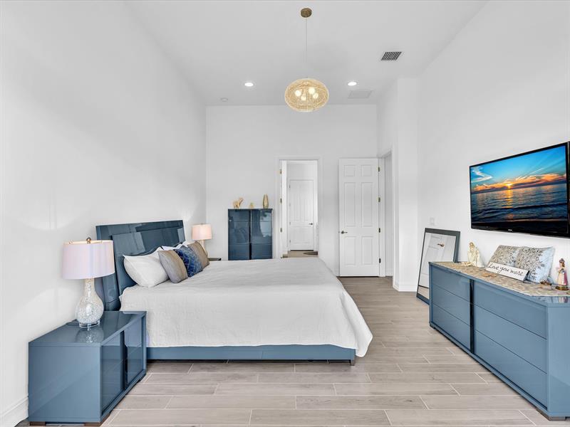 Image 37 of 98 For 8928 Bastille Cir