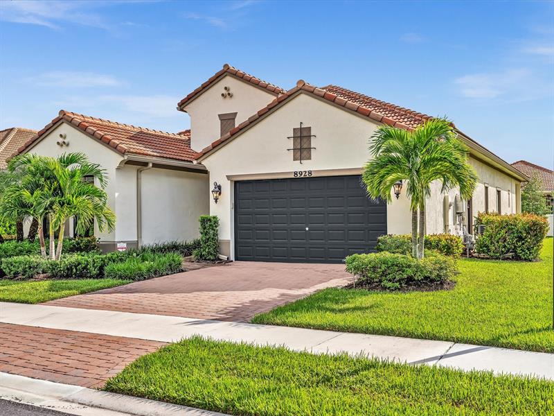 Image 4 of 98 For 8928 Bastille Cir
