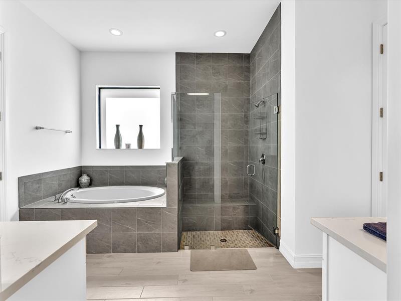 Image 40 of 98 For 8928 Bastille Cir