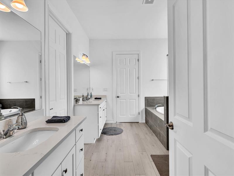 Image 41 of 98 For 8928 Bastille Cir