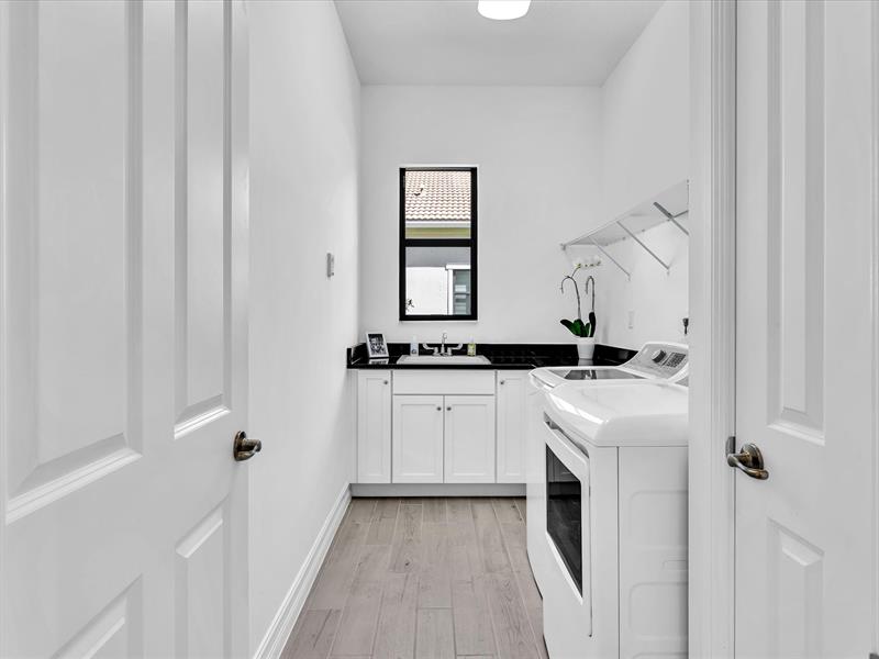 Image 42 of 98 For 8928 Bastille Cir